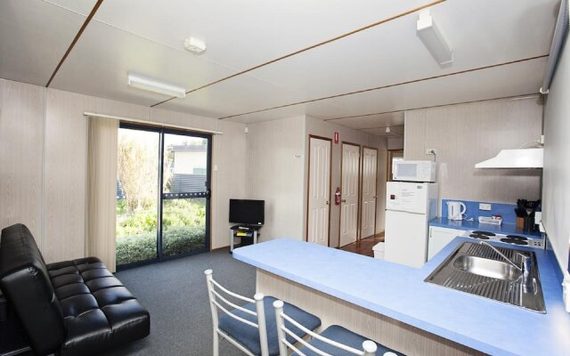 Seven Mile Beach Cabin and Caravan Park