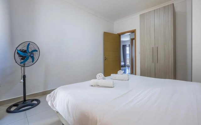 Hard to come by - modern & huge house in Sliema