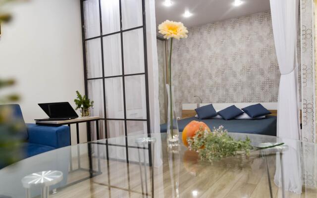 Weekend (Викенд) на площади Красная