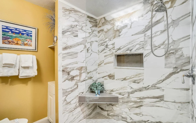 Manatee Home - Water Front Pool Home