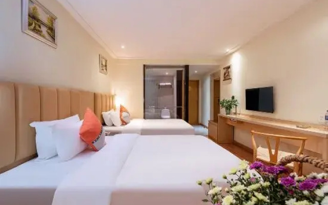 Red Lantern Traders Hotel