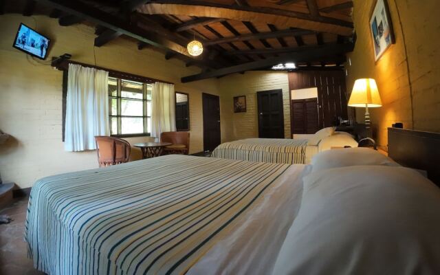 Villa Patzcuaro Garden Hotel & RV Park