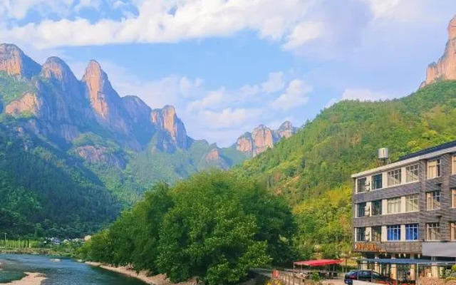 Leave the Hotel Villas