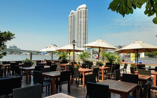 The StandardX Bangkok Phra Arthit
