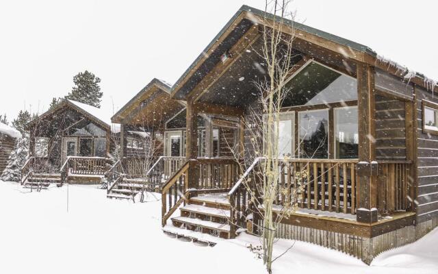 Explorer Cabins At Yellowstone