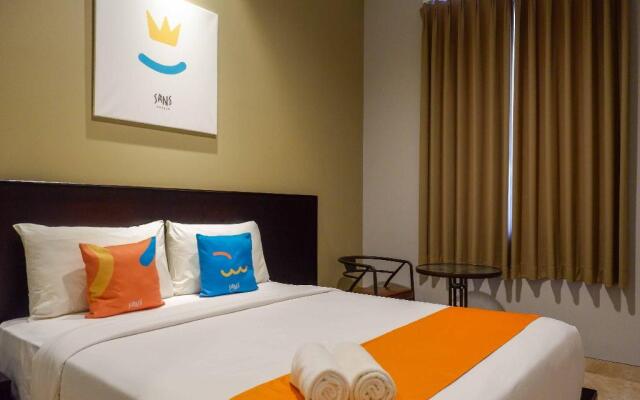SANS Hotel Empress Simpang Lima