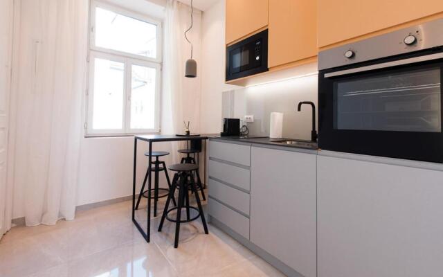 Zeus Design Apartments Unique #36