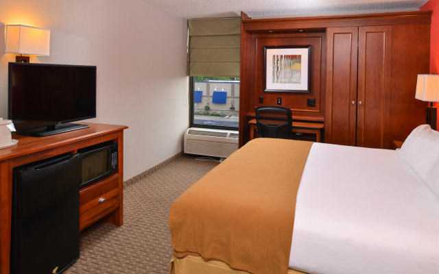 Holiday Inn Express Crestwood by IHG