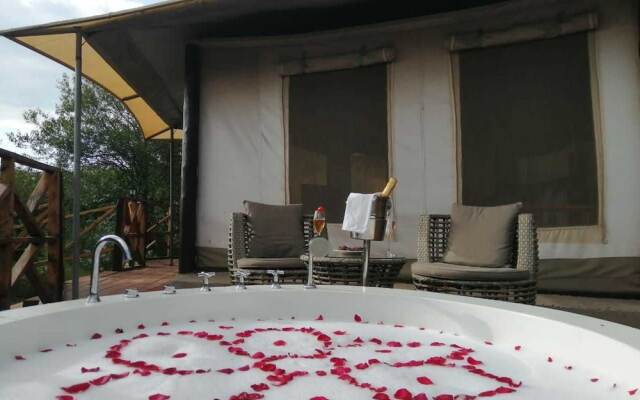 Emayian Luxury Camp