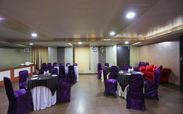 OYO 22040 Hotel Central Plaza