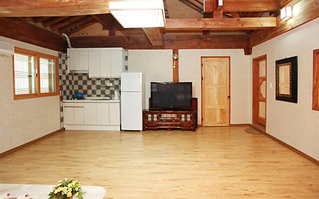 Hongcheon Giwajip View Pension