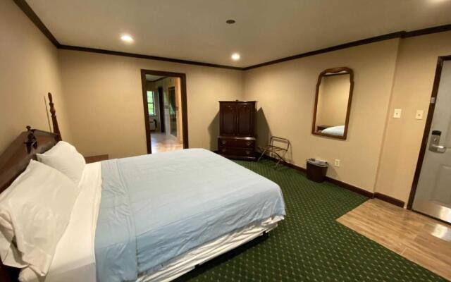 OYO Pinewood Inn & Suites Silsbee