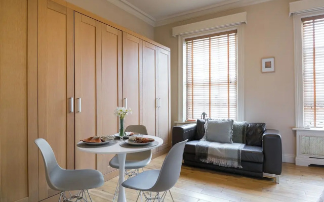 Charming London City Apartment