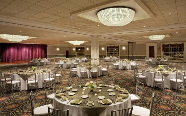 Sheraton Greensboro at Four Seasons