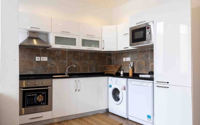 Beautiful 2-bed Apartment at Pamv Estates Apt7