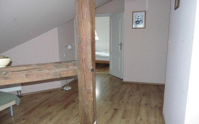 Sehr-schoene-4-Raum-Maisonette-Fewo-mit-110qm-Balkon-zentral-preiswert-T7