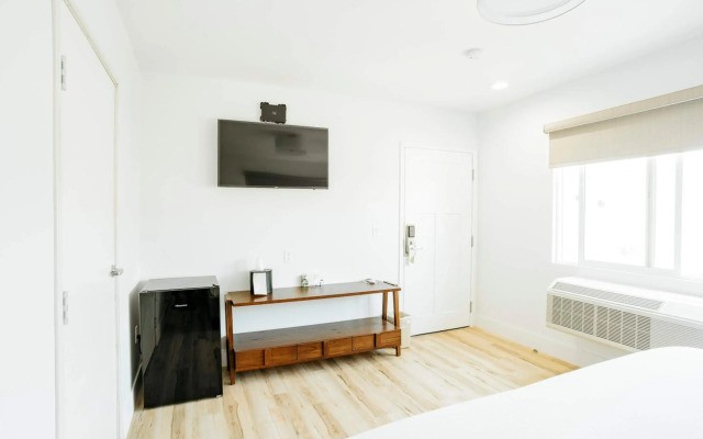 The Belmont Shore Inn