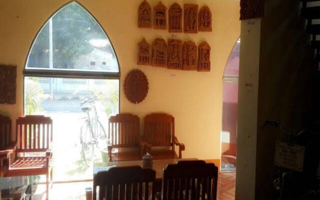 May Kha Lar Guest House