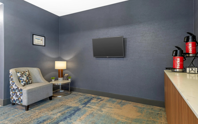 Best Western Plus Isanti