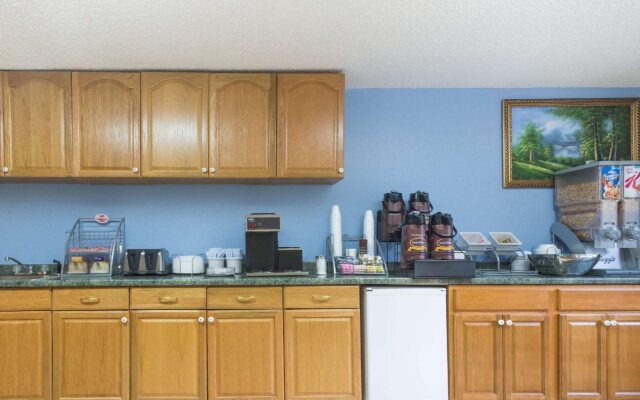 Super 8 By Wyndham Gardner