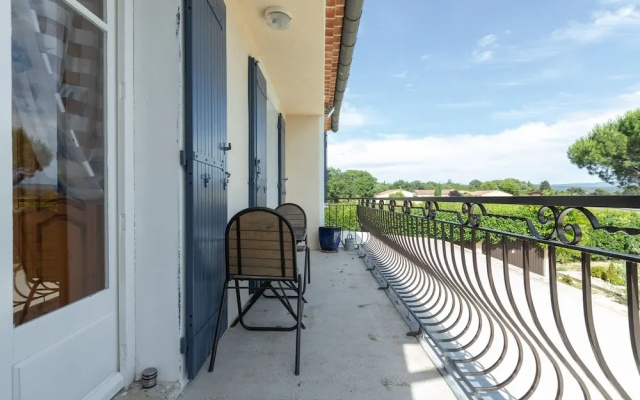 Lavish Villa in Carpentras With Private Swimming Pool