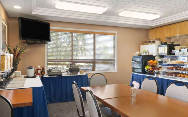 Travelodge by Wyndham Spruce Grove