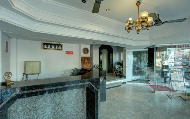OYO 24579 Flagship Hotel Padmam
