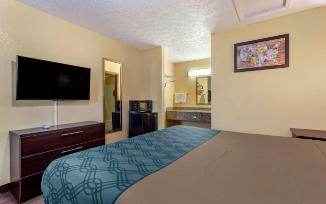 Econo Lodge North