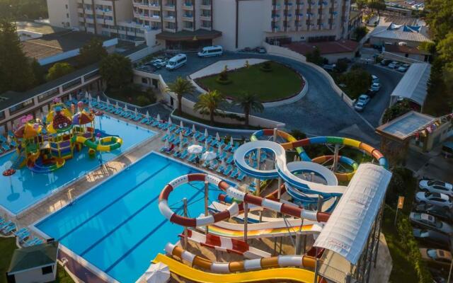 Maritim Hotel Saray Regency