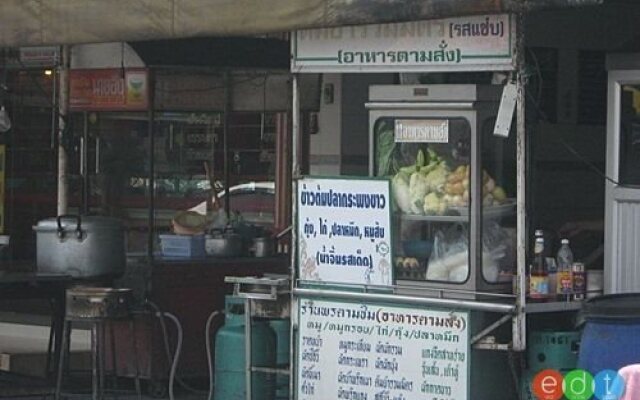 Pa Thong Suk @ Sukhothai Bus Terminal