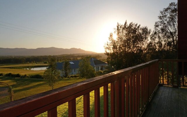 Silver Springs 6br Luxury Homestead with Wifi, Pool. Fireplace, Views, Olives and Space