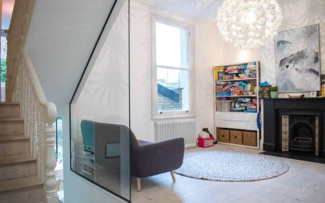 Stunning 5 Bedroom Family Home in East London
