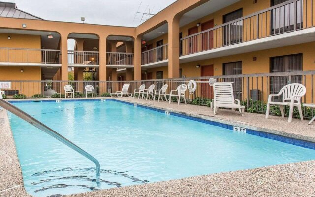 Clarion Pointe Statesville