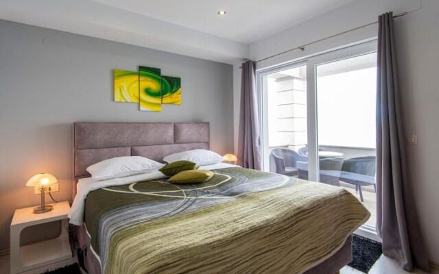 Nice Home in Sreser with Hot Tub, Sauna & WiFi