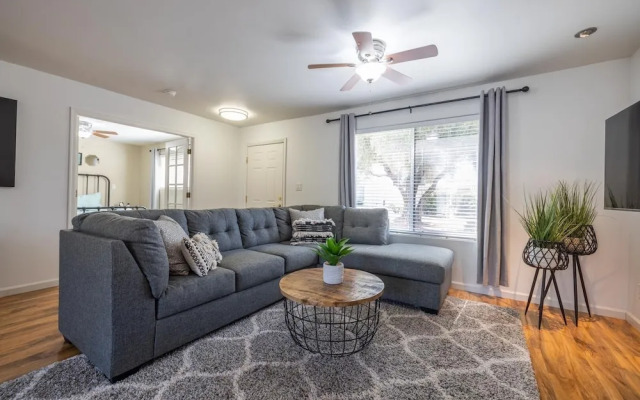 Scottsdale Orange Blossom 3 Bedroom Townhouse by RedAwning