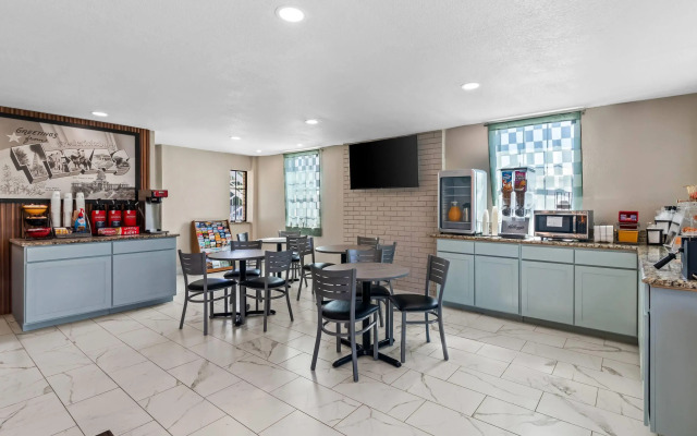 Super 8 by Wyndham Fredericksburg