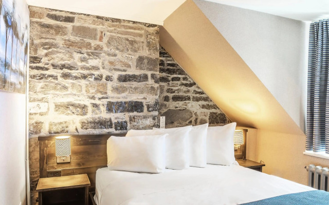 Hotel Louisbourg