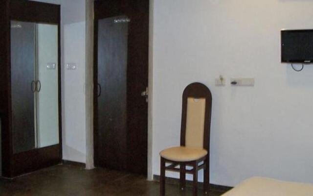 Hotel Palm View Residency