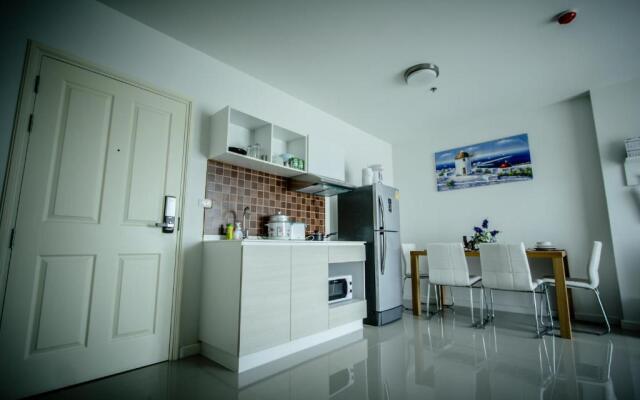 Baan Kiang Fah Apartment by Patcha