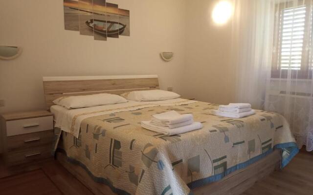 Apartments Vodarić Loznati