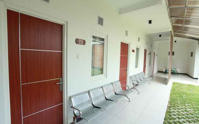 Griyo Sultan Agung near Station Malang Baru – Hotel Rooms – Malang