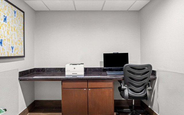 Comfort Suites Lindale - Tyler North