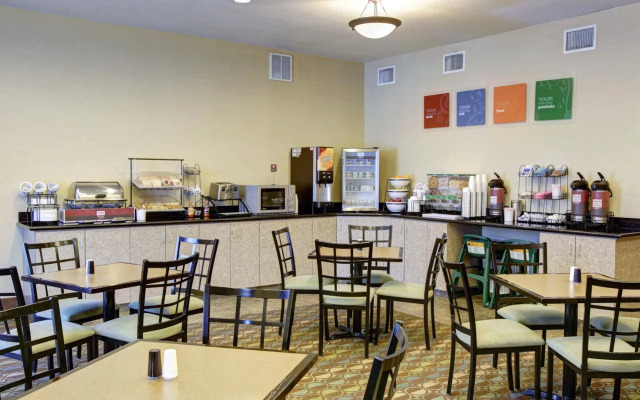 Spark by Hilton Selma