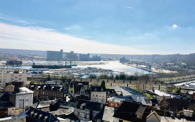 Rouen : Vue panoramique sur la seine avec parking
