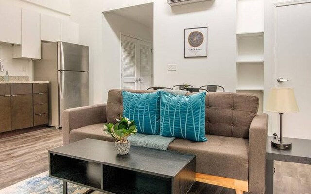 FRONTDESK Fairfax Flats West End Nashville