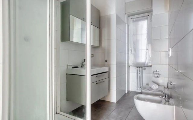 Bright 3BR flat near Park