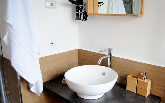 The Corner 180 Suite