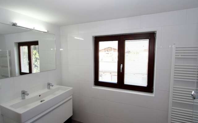 Quaint Chalet in Kirchberg with Terrace, Garden, Ski Storage