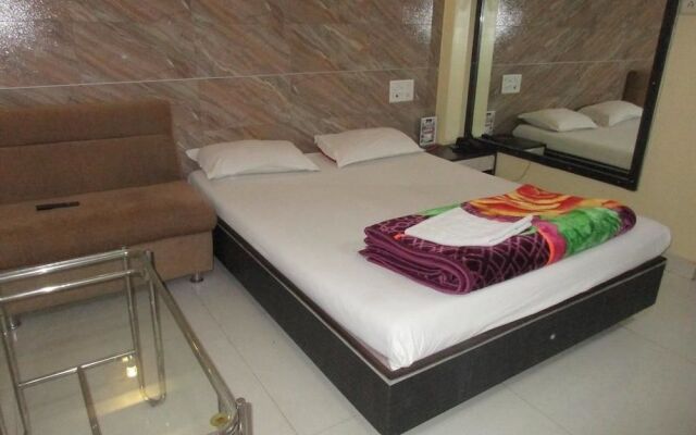 Hotel Saroja Palace