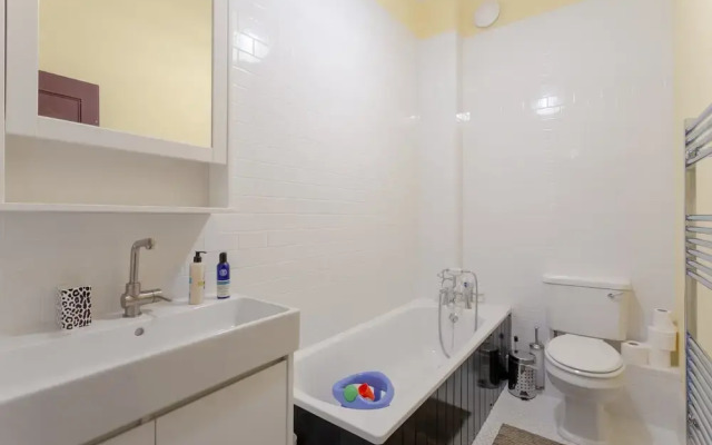 3 Bedroom House With Garden in London Fields